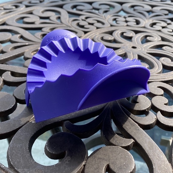 Tupperware - Blue Empanada Press Pastry Turnover Tart Maker - Picture 7 of 9